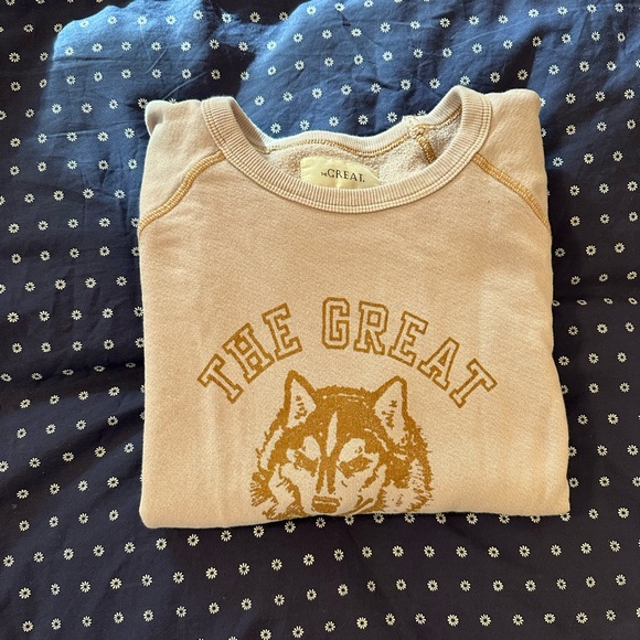 The GREAT College Sweatshirt. Lavender with contrast stitching. Wolf graphic. - Picture 4 of 5